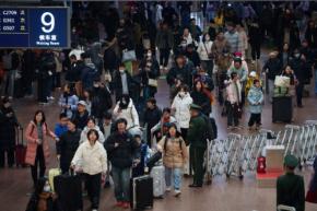 <1分で解説>中国の春節、今年は「最長」9連休 訪日航空客は半減