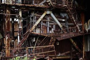 池島を歩く ひとりぼっちの旅路 廃虚のアパート群が圧倒