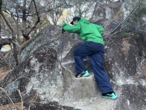 登山のトレッキングポール、なぜ負担軽減? 山梨大などが解析