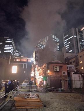 大阪・キタの繁華街で火災 飲食店から出火、複数の建物が燃焼中