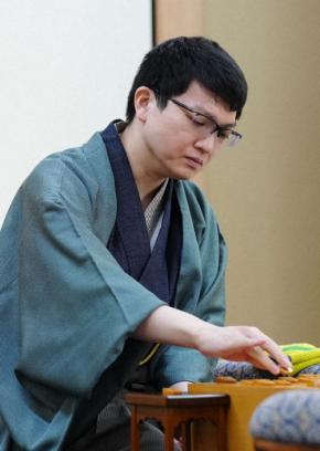 永瀬九段は自然な攻め 辛抱続く藤井王将 王将戦2日目午前の戦い