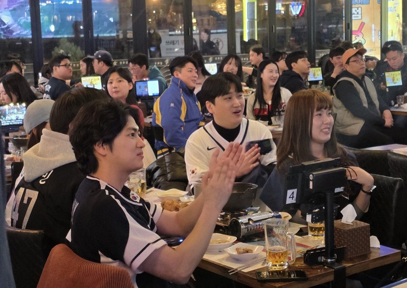 「負けられない」けど、大谷選手に大興奮…韓国で観戦白熱　WBC