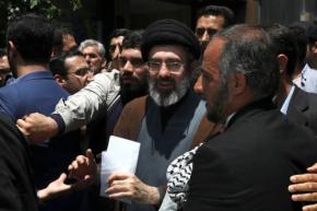 イラン次期指導者モジタバ師って?　反体制デモ「武力鎮圧」の過去も