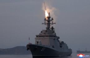 北朝鮮、大型駆逐艦から再び戦略巡航ミサイルを試射 金正恩氏が視察