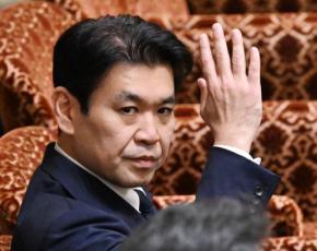 松本文科相、週刊誌の続報に「コメント控える」　参院予算委で
