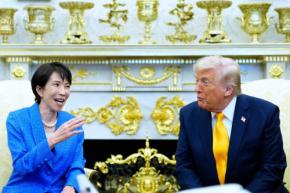 トランプ氏と高市首相、親密さアピール　「旧知の仲のよう」の声