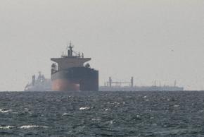 イラン、ホルムズ海峡で「通航料」を検討か　運行再開には消極的
