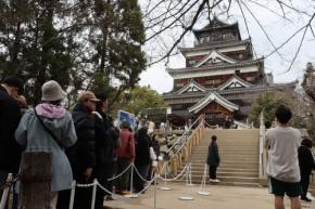 天守からの眺め、胸に刻み　「閉城」の広島城、最後の内部公開