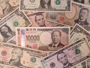 円安進行、1年8カ月ぶり一時160円台　有事のドル買い強まる