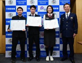 歩道にパジャマ姿の9歳が…保護した高校生らに感謝状 福岡