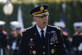 米陸軍の制服組トップ「解任」　昇進候補の除外指示に反対か