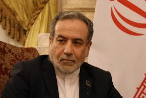 ホルムズ海峡、停戦中は「安全に通航可能」 イラン外相が声明
