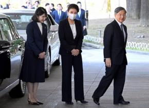 天皇ご一家、福島・富岡町で津波にのまれた「被災パトカー」見学