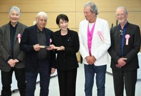 高市首相、「ディープ・パープル」と面会　以前からファンを公言