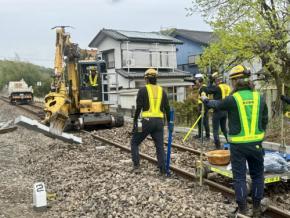 夜間が当たり前の鉄道保守、異例の昼間に 深刻な実情は 八高線