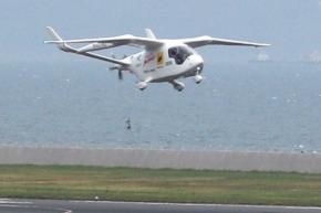 国内初 電動航空機による貨物輸送試験、北九州空港を拠点に開始