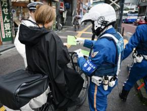 偽警官「罰金の対象です」　高校生、自転車「青切符」詐欺見抜く