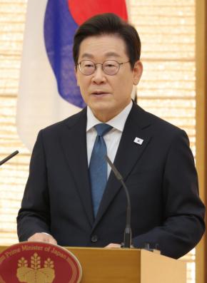 韓国大統領「トランプ氏の無事に安堵した」 夕食会銃撃事件受け