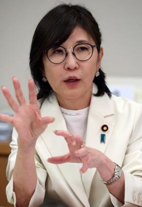 再審見直しの法務省案「検察の、検察による…」 稲田氏が批判