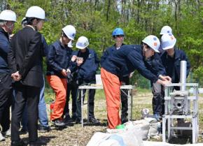 ロケットエンジンの燃焼実験成功 東北大生、経営者有志が製造