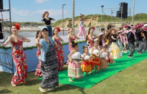 銚子ハワイアンフェス始まる 市民ダンサー700人がフラ披露