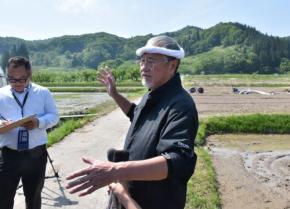 吉幾三さん、青森で「幾三米」の田植え　西目屋村の返礼品に