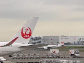 日航機が成田に緊急着陸 タイヤ1本パンク けが人なし