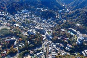 有馬温泉近くの山中で建物火災 男女2人けが 神戸