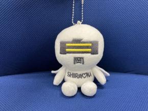 顔に白、岡　「シラオ仮面」のぬいぐるみキーホルダー誕生　埼玉
