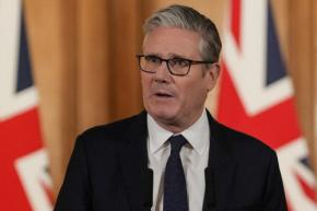 英国、16歳未満のSNS禁止へ　首相「子どもたちを不幸に」
