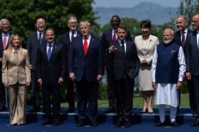 高市首相の会見、同行記者多数参加できず　バス機材トラブル　G7