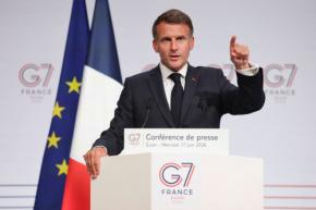 トランプ氏にこびた?　仏大統領「外交はおもてなし」　G7成果誇示