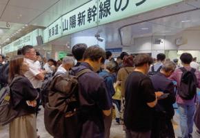 東海道新幹線で見合わせ　浜松駅で接触の人は死亡　車両破損か