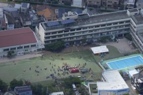 音楽室近くで出火か 東京・北区の小学校火災、児童ら10人けが
