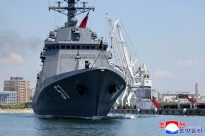 北朝鮮の新型駆逐艦が就役 金正恩氏「海軍を核武装化」