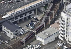 近鉄京都駅発車後すぐ脱線か　運転再開に相当の時間かかる見込み