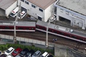 近鉄京都線、京都－上鳥羽口間で運転再開　脱線車両を移送
