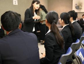 「就活は黒髪で」　“暗黙の髪色ルール”に縛られる学生たち