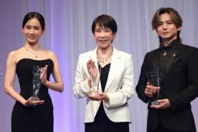 高市首相にジュエリーベストドレッサー賞特別賞　国会緊迫の中