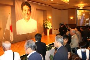 山口で安倍元首相しのぶ会 妻昭恵さんや林総務相ら700人参列