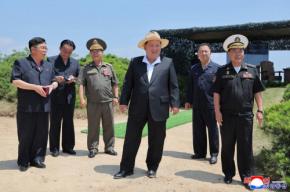 北朝鮮の2隻目の新型駆逐艦、2カ月以内に就役か 正恩氏が視察