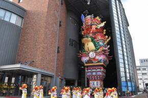 高さ23メートルの大型ねぷた展示　「立佞武多の館」リニューアル