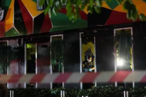 非常口付近にテーブル、避難妨げたか　バンコクの27人死亡火災