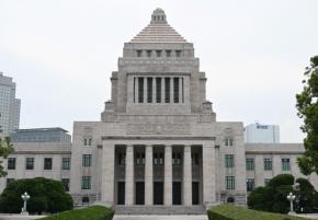 国民投票法改正案、質疑と採決を見送り　会期延長に野党反発