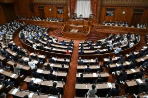 「総意踏み越えた」　改正皇室典範、野党からは審議「乱暴」批判