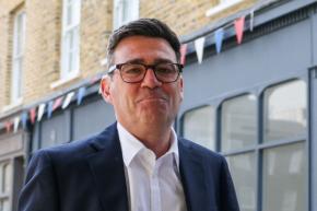 英国「2大政党」の切り札は「北の王」 新首相バーナム氏とは