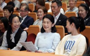 紀子さま、難病患者支援のコンサートを鑑賞　感極まる場面も