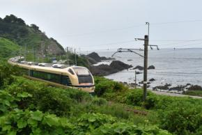 クリーム色と青の「旧国鉄色」　特急「いなほ」、特別企画で運行