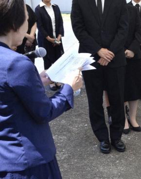 「家族の時止まったまま」 高2いじめ自殺10年 高校で追悼式