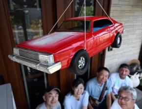 始まりは原料不足　ミニカーでご先祖様をお迎え　山形・遊佐